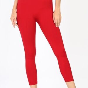 Plus Size Ruby Seamless Capri Leggings | Stretchy & Comfortable
